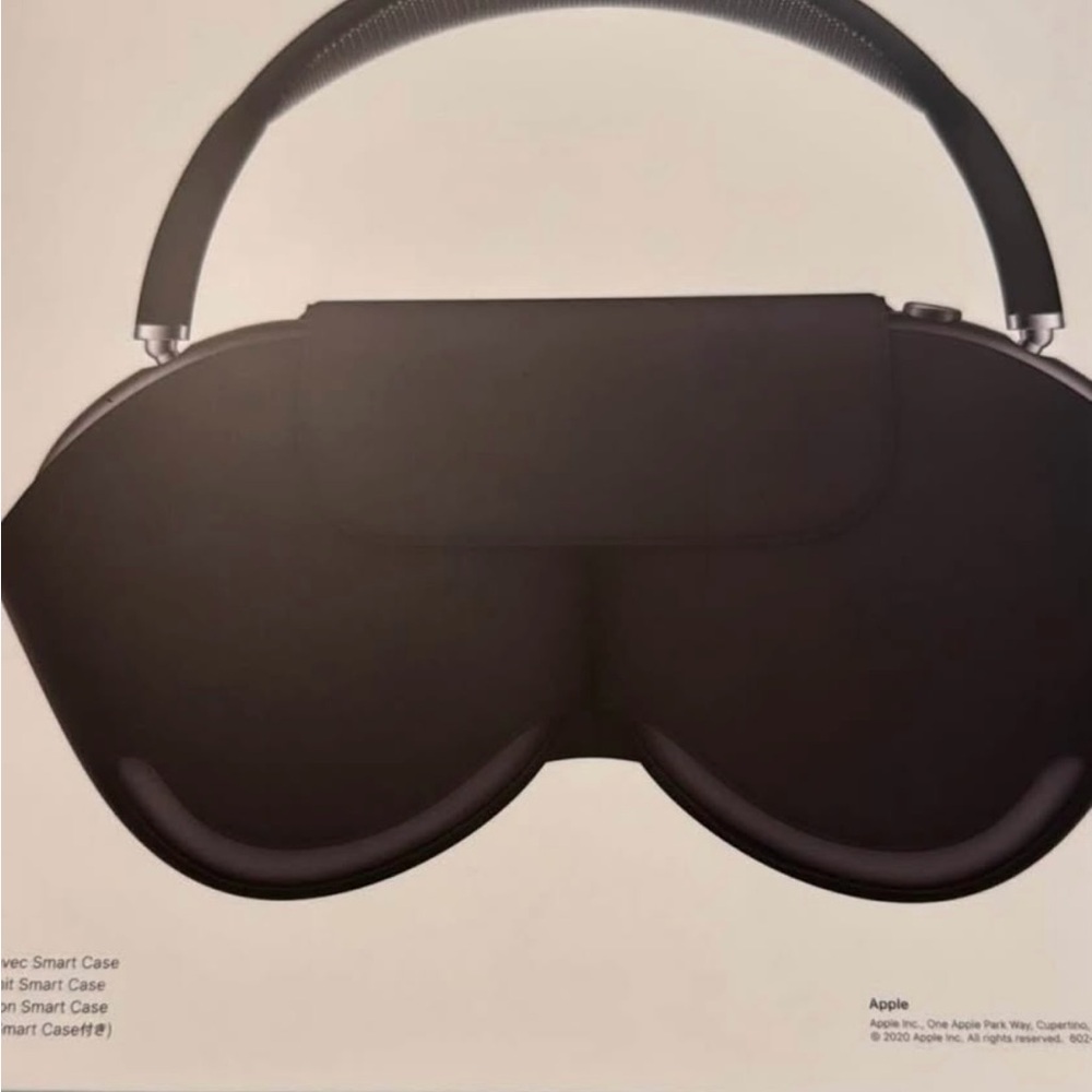 Apple Black VR Headset with Smart Case